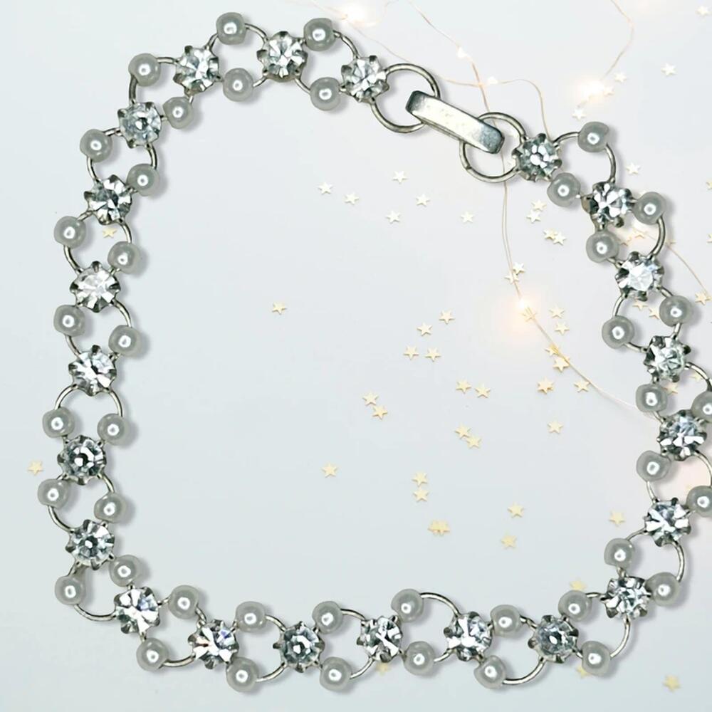 6692. Pewtertone Faux Pearl Bracelet